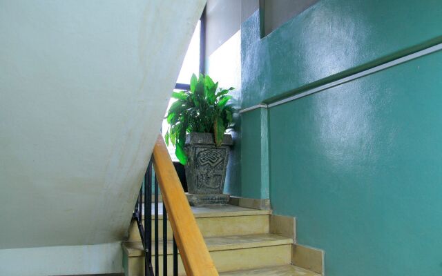Yonas Hotel