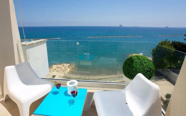 Seaside Luxury Beach Apartment