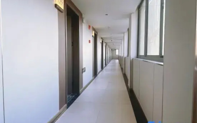 Qiuwang Hotel (Shanghai Caobao Road Subway Station Branch)