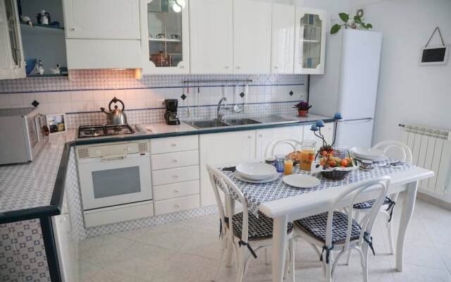 Spacious 4 Bedroom Apartment With Terrace And View