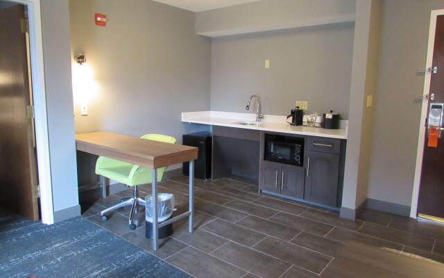Hampton Inn & Suites Newtown