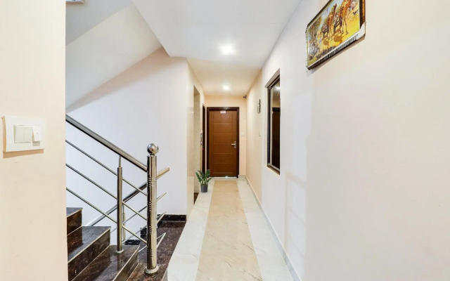 Super OYO 92578 HOTEL LA PLAZO