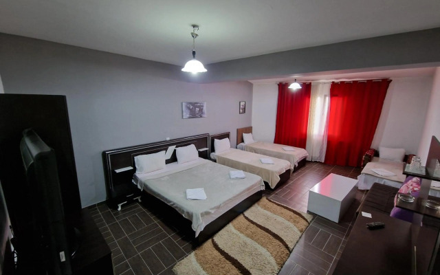 Hotel Yal Restaurant