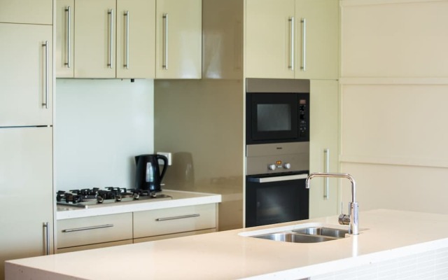 Luxury Marina View Apartment
