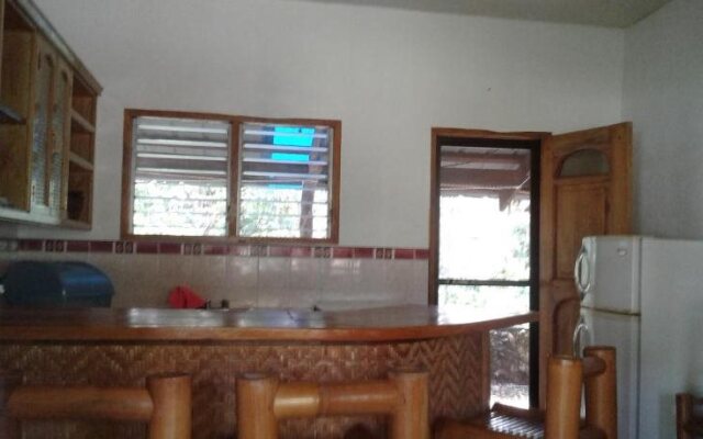 Chelles Guest House And Backpackers