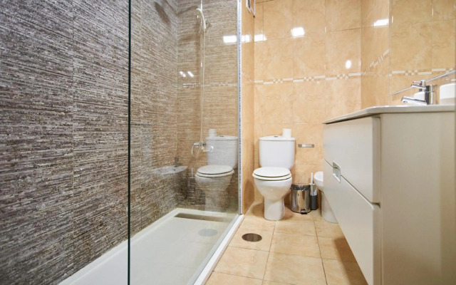 Riverside (with 3 Bedrooms) by JC