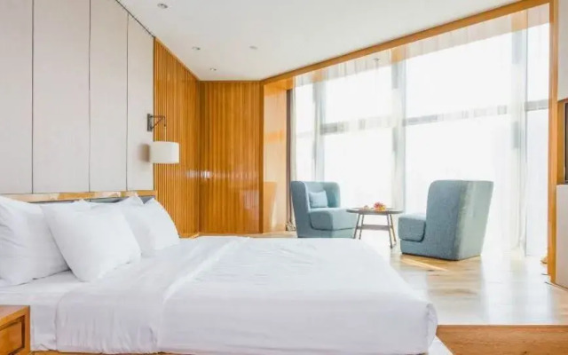 Maison New Century Hotel