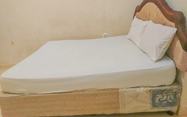 OYO Life 93590 Penginapan Palapa 10 Syariah