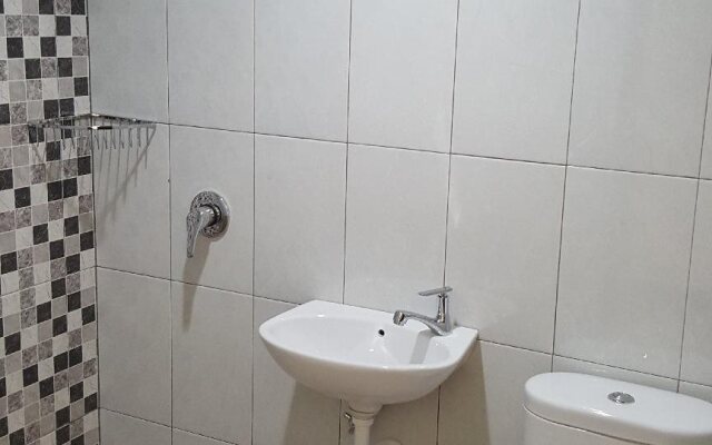 RedDoorz Hostel @ Manado Green Hostel