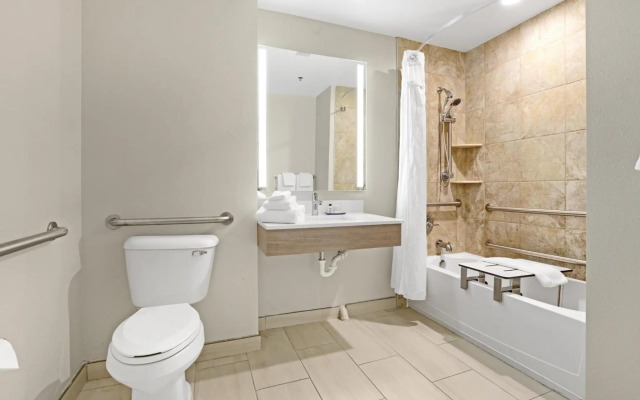 Holiday Inn Express Gulfport Beach by IHG