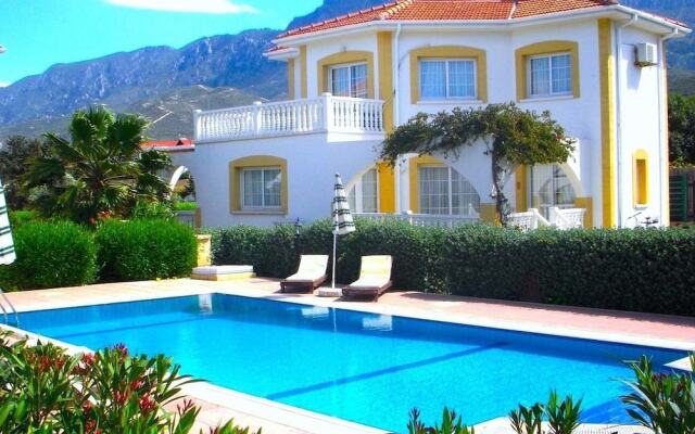 Villa Greenhill by Amy Villas