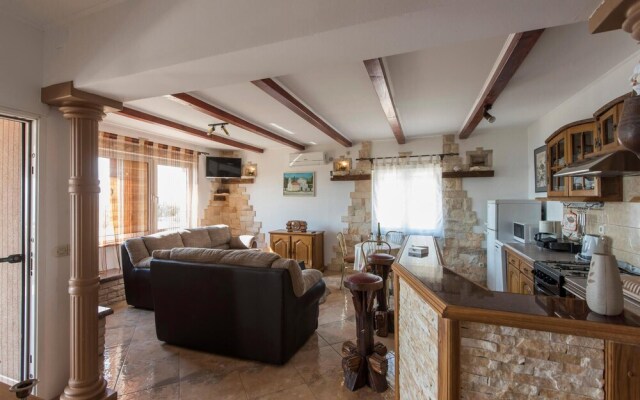 Nice Apartment in Rovanjska / Jasenice With 2 Bedrooms and Wifi