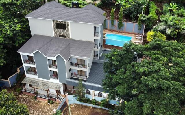 Green Side Hotel