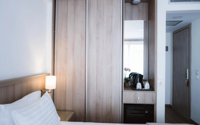 Piraeus Port Hotel