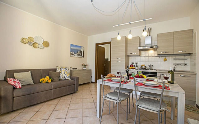 Borgo Degli Ulivi shared pool- 200m lake