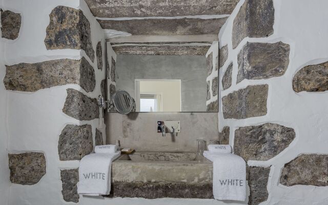 White Exclusive Suite & Villas