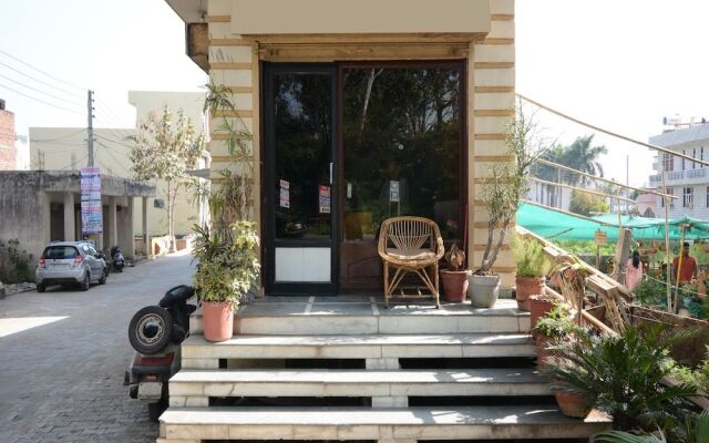 Oyo 36054 Nanda Lodge