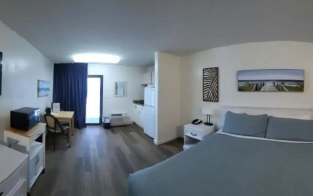 Beachside Hotel