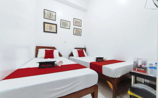 Mark & Marlie Pensionhouse by RedDoorz