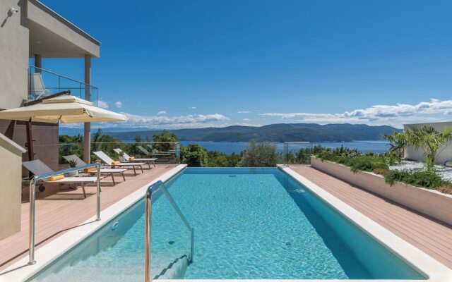 Beautiful Home in Plomin With Jacuzzi, Wifi and 1 Bedrooms