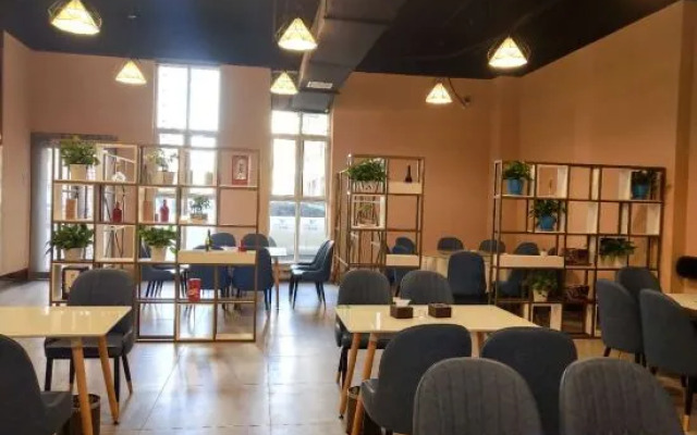 Sweetome Hotel (Yining Development Zone Railway Station)