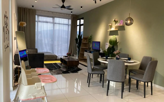 Beacon Executive Suite by stayCATion Homestay