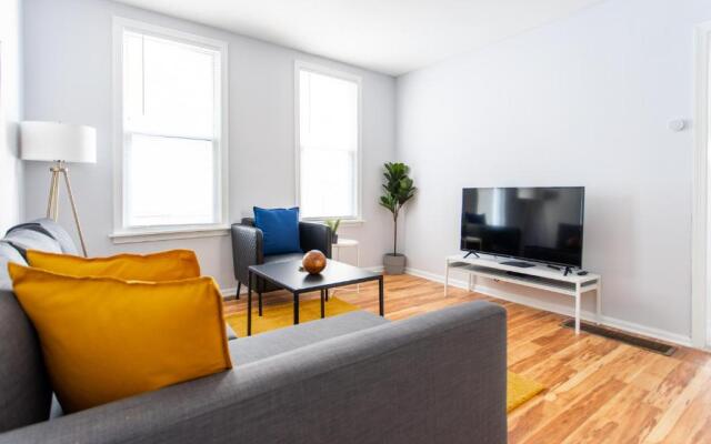 Stylish and Cute 2BR Apartment Near Wrigley!