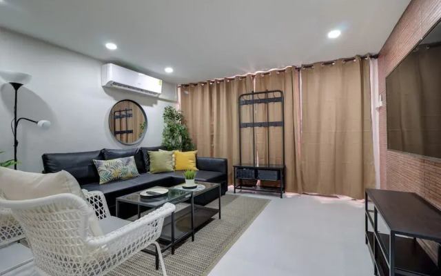Bangkok Watergate Townhouse