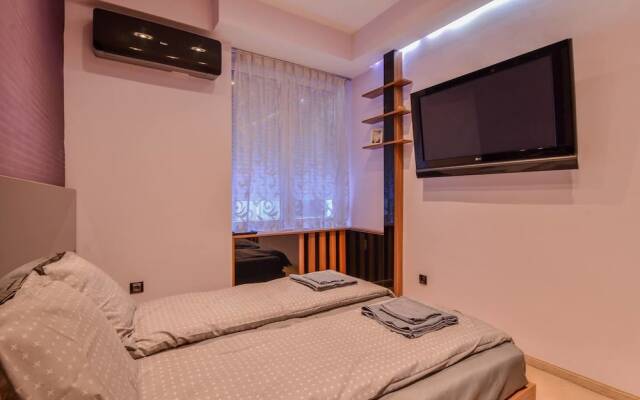 FM Deluxe 1-BDR Apartment - Extravaganzzo
