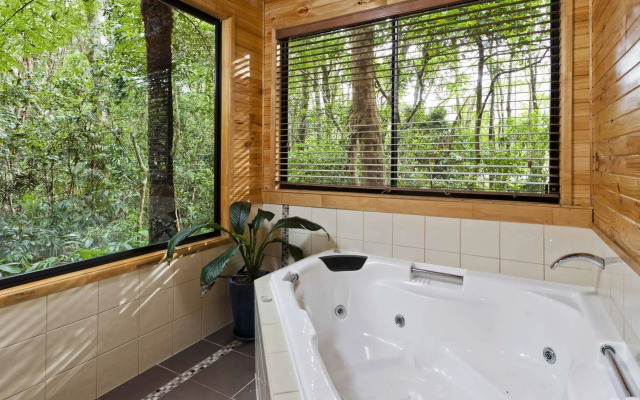 The Mouses House Rainforest Retreat