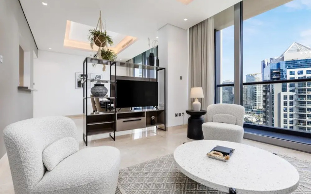 Maison Privee - Classy Urban Retreat w/ Amazing Dubai Canal Views
