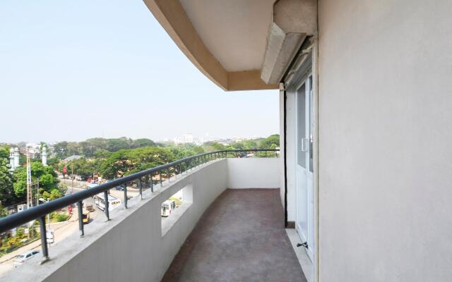 OYO 24285 Royal Plaza