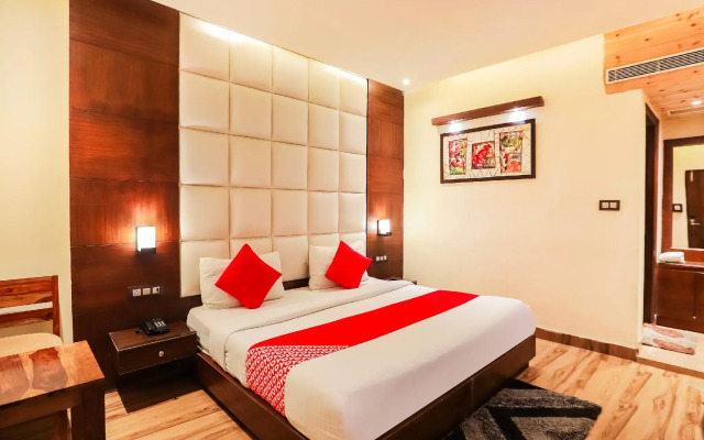 OYO 18256 Punjabi Nature Residency