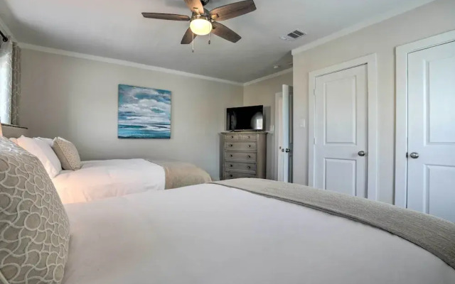Walk to Beach: Home in Galveston!