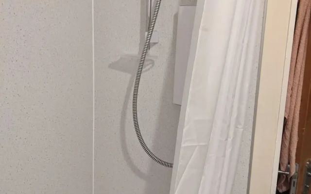 5guests/near Beach/2br/parking/wifi