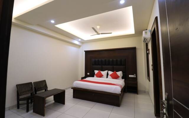 Oyo 37959 Hotel Royal Stay