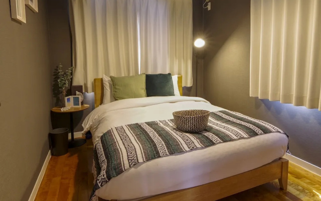 Pine House in Araha – Guest Rooms – Chatan