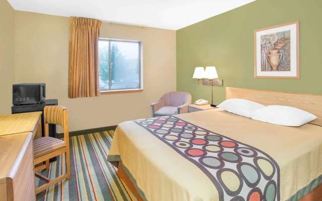 Super 8 by Wyndham East Moline