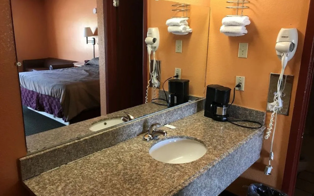 American Inn Cleburne