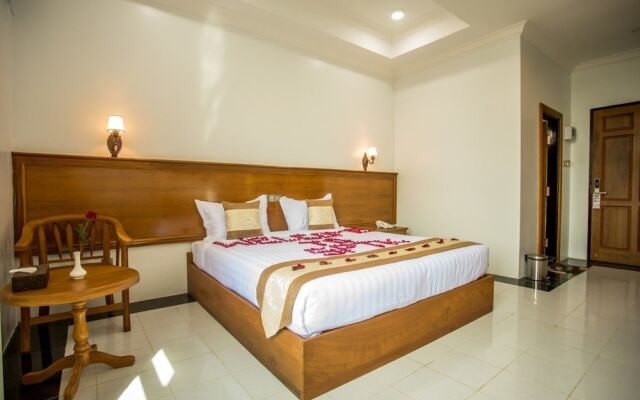 Shwe Pyi Thain Kha Hotel