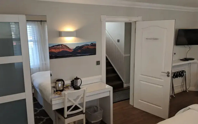 Maclean Guest House