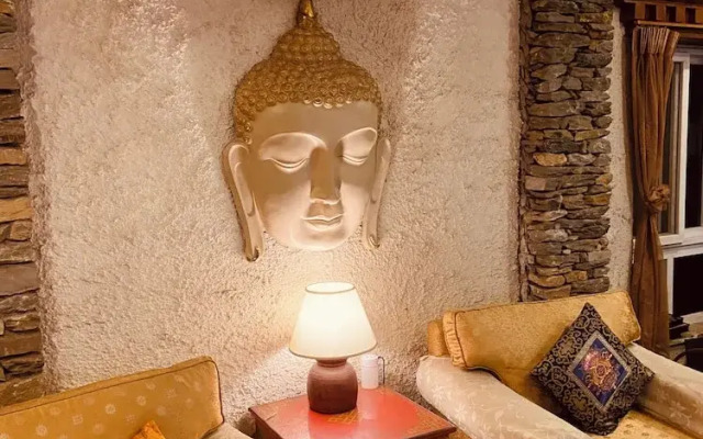 Three Jewels Boutique Hotel