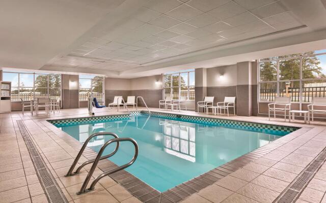 Country Inn & Suites by Radisson, Petersburg, VA