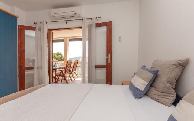 Beautiful Home in Pirovac With Wifi and 2 Bedrooms