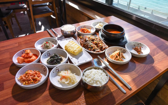 Mipo Oceanside Hotel
