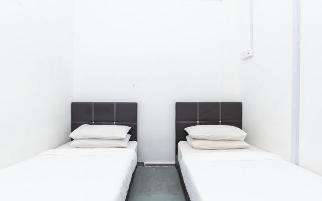 SPOT ON 89834 Blue District Backpackers