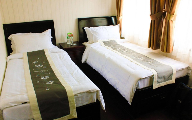 Halong Phoenix Cruiser – Guest Rooms – Ha Long