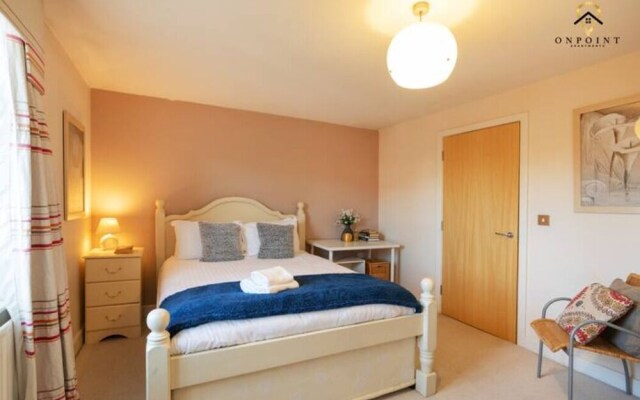 "Captivating & Comfy 3 Bed Home 2 Parking"