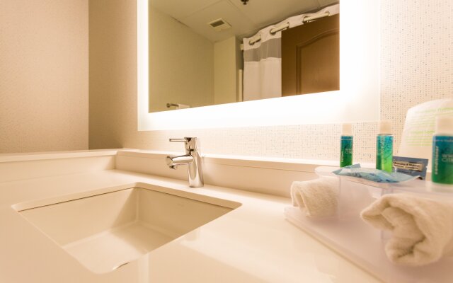 Holiday Inn Express & Suites Reading by IHG