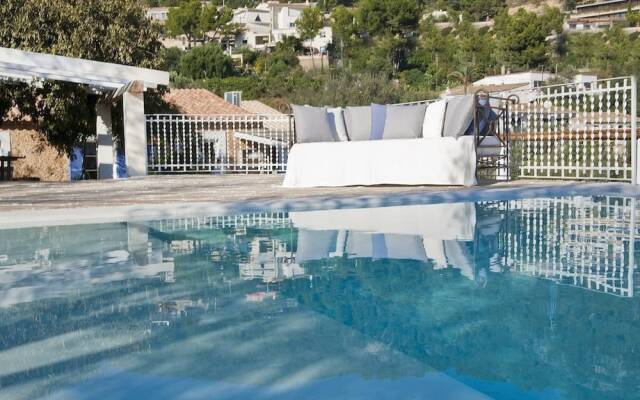 Charming mansion with pool sea view